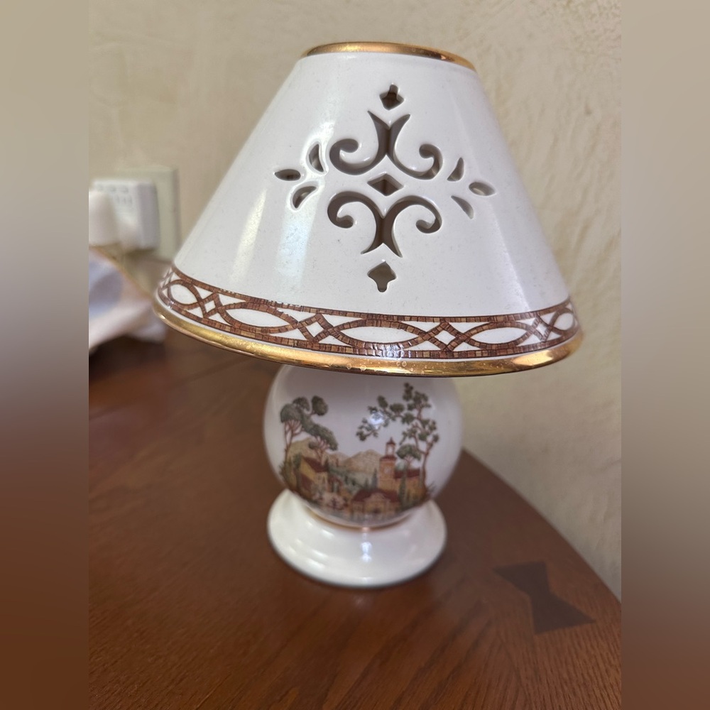 Lenox Elegant White and Gold Table Lamp